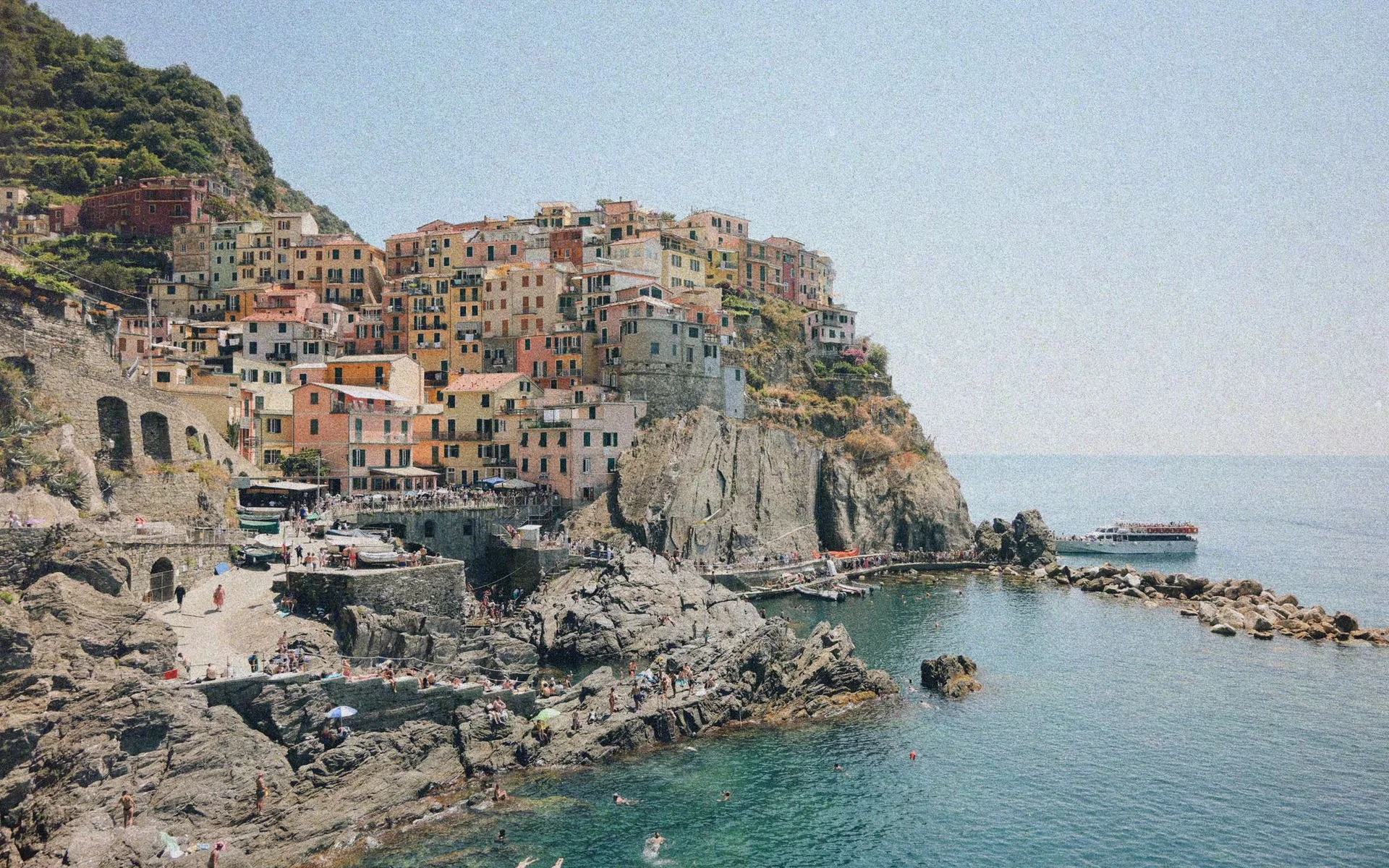 Colorful houses overlooking the coast in Manarola, Cinque Terre
