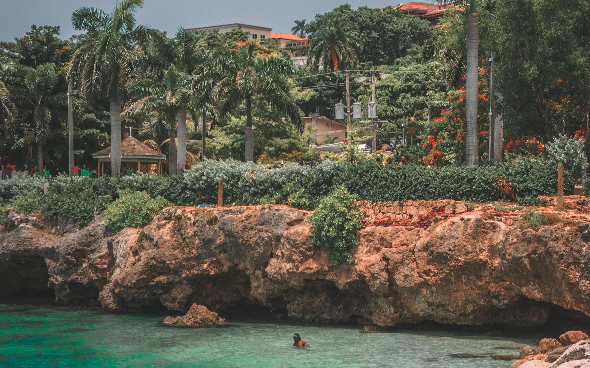 Montego Bay, cu palmieri și apă de culoarea turcoazului