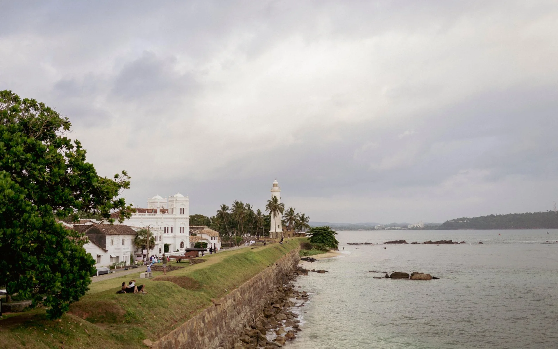 Farul din Galle, situat pe malul Oceanului Indian