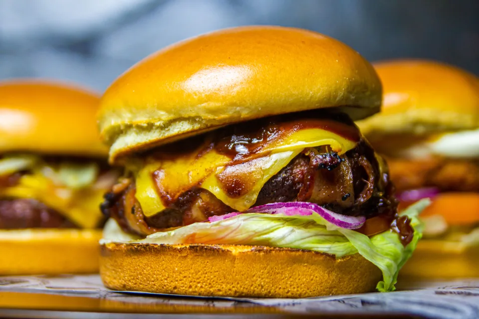 Example photo: Cheeseburger with lettuce and tomato
